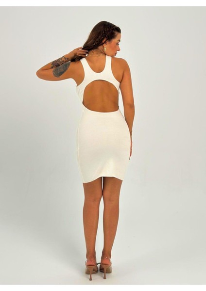 Beyaz Vücuda Oturan Sırt Dekolteli Mini Elbise fırsatları