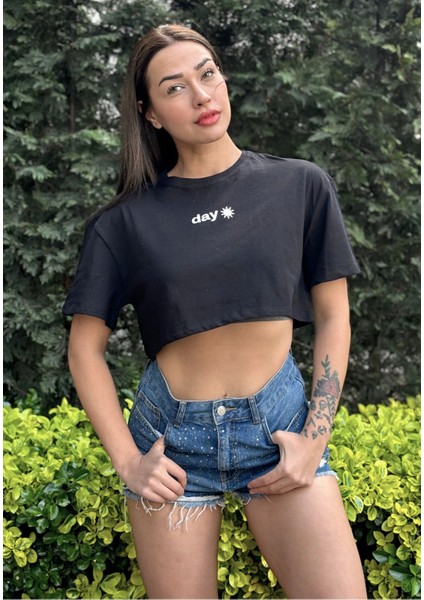 Kadın Siyah Bisiklet Yaka Baskılı Oversize Crop T-Shirt