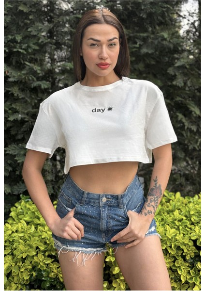 Kadın Beyaz Bisiklet Yaka Baskılı Oversize Crop T-Shirt