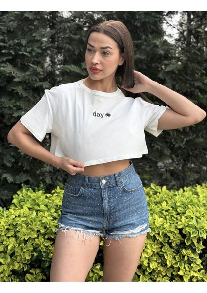 Kadın Beyaz Bisiklet Yaka Baskılı Oversize Crop T-Shirt fiyatları