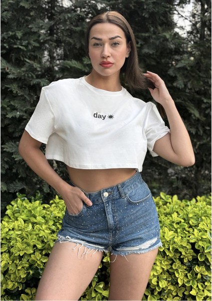 Kadın Beyaz Bisiklet Yaka Baskılı Oversize Crop T-Shirt modelleri