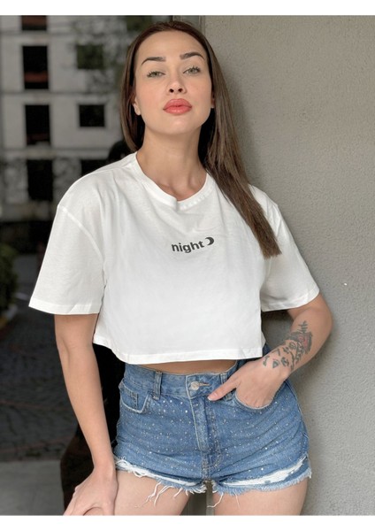 Kadın Beyaz Bisiklet Yaka Baskılı Oversize Crop T-Shirt modelleri