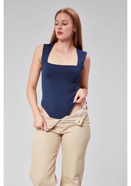 Lacivert Astarlı Sıfır Kol Kare Yaka Dekolteli Çıtçıtlı Bodysuit
