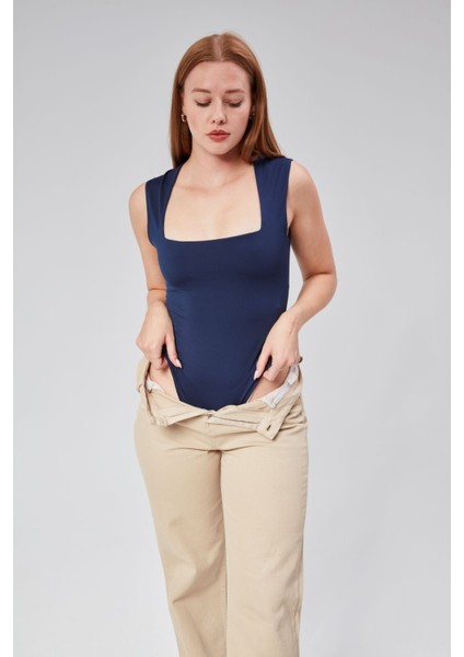 Lacivert Astarlı Sıfır Kol Kare Yaka Dekolteli Çıtçıtlı Bodysuit