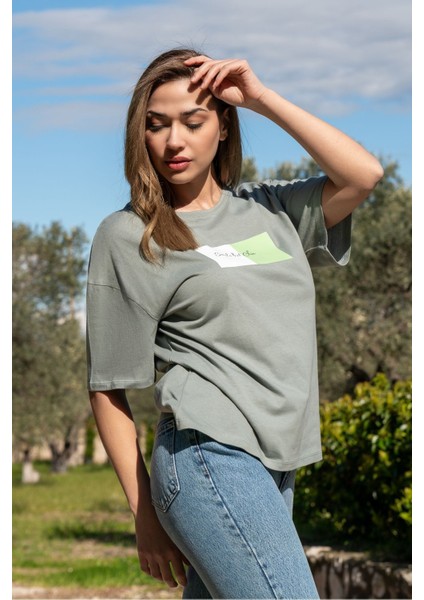 Kadın Oversize Fit Bisiklet Yaka Baskılı Kısa Kollu T-Shirt fiyatları