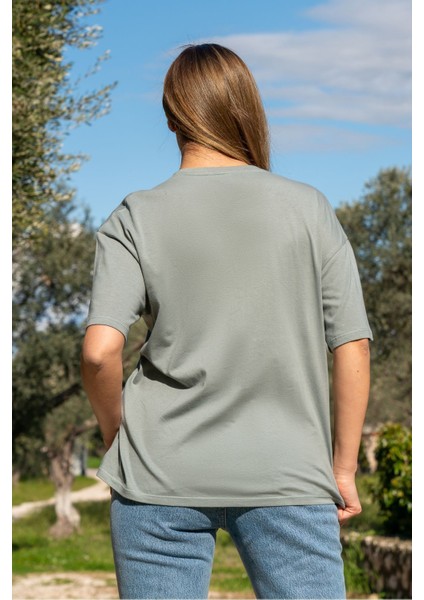 Kadın Oversize Fit Bisiklet Yaka Baskılı Kısa Kollu T-Shirt fırsatları