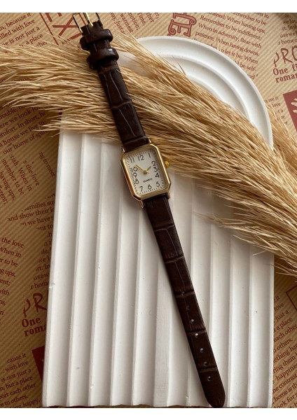 Retro Minimal Deri Kordon Vintage Kadın Kol Saati