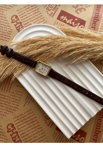Retro Minimal Deri Kordon Vintage Kadın Kol Saati fiyatları
