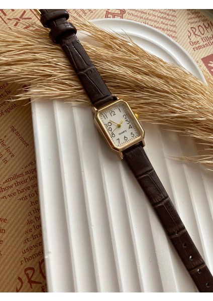 Retro Minimal Deri Kordon Vintage Kadın Kol Saati modelleri