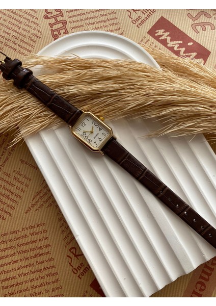 Retro Minimal Deri Kordon Vintage Kadın Kol Saati fırsatları