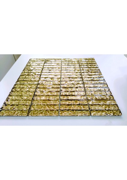 Mutfak Tezgah Arası ve Iç Dekorasyon için Altın Kristal Mozaik. Cam ölçüsü: 15x73x6 mm. File ölçüsü: 30x30 cm. ( 1 Koli = 6 File Karo = 0.54 m2 fiyatıdır )