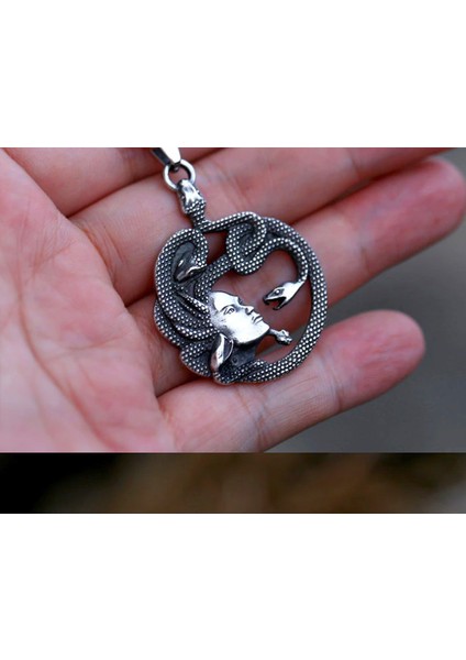 Daisyshop Antik Gümüş Renk Paslanmaz Çelik Yılan Detaylı Medusa Kolye fiyatları