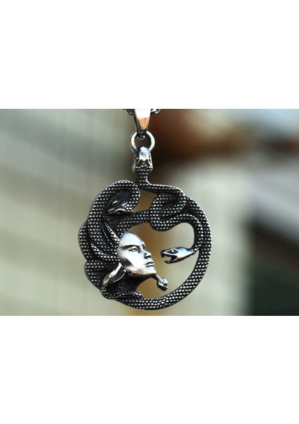 Daisyshop Antik Gümüş Renk Paslanmaz Çelik Yılan Detaylı Medusa Kolye modelleri