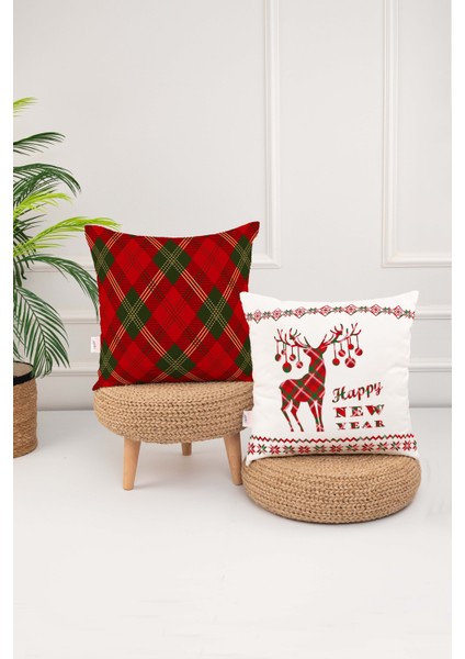 Yılbaşı Temalı Beyaz Zemin Üzerinde Kırmızı Geyik Desenli Dijital Baskılı Kırlent Yastık Kılıfı