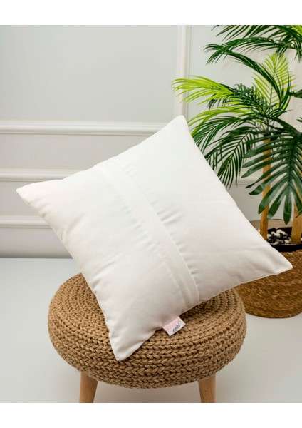 Yılbaşı Temalı Beyaz Zemin Üzerinde Kırmızı Geyik Desenli Dijital Baskılı Kırlent Yastık Kılıfı indirimleri