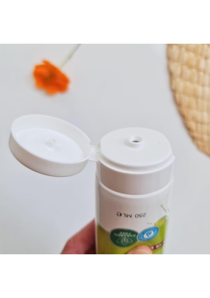 Zeytin Yağlı Cilt Besleme ve Nemlendirici Yoğun El, Yüz ve Vücut Kremi 250 ml