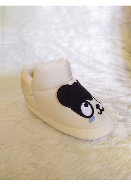 Panda Figürlü Peluşlu Kaymaz Yumuşak Esnek Tabanlı Anaokulu Kreş Kışlık Erkek Çocuk Ev Botu Pandufu fiyatları