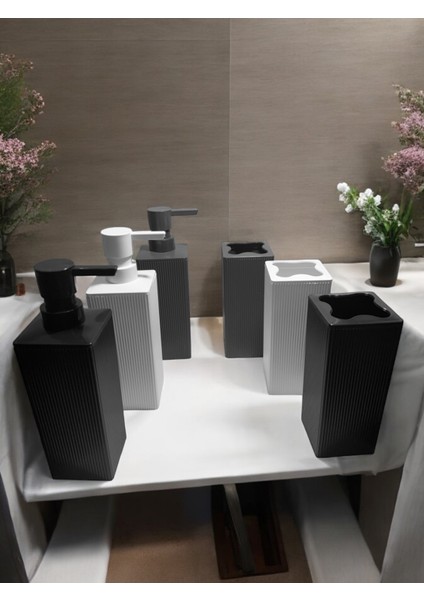 Modern Kare Banyo Seti: Sıvı Sabunluk ve Diş Fırçalık Siyah
