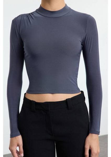 Kadın Moda Şık Crop Dik Yaka Slim Kalıp Örme Kolu Büzgü Detaylı Fitted Vücuda Oturan Esnek Bluz