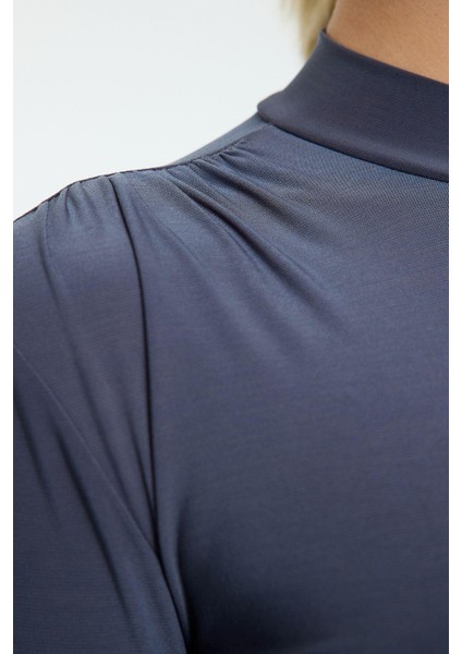 Kadın Moda Şık Crop Dik Yaka Slim Kalıp Örme Kolu Büzgü Detaylı Fitted Vücuda Oturan Esnek Bluz modelleri