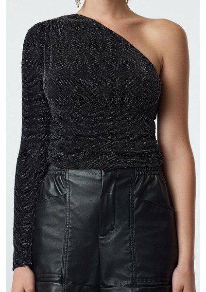 Kadın Moda Şık Üst Giyim Crop Asimetrik Yaka Fitted Kalıp Örme Tek Omuz Parıltılı Simli Bluz