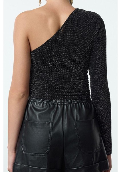 Kadın Moda Şık Üst Giyim Crop Asimetrik Yaka Fitted Kalıp Örme Tek Omuz Parıltılı Simli Bluz