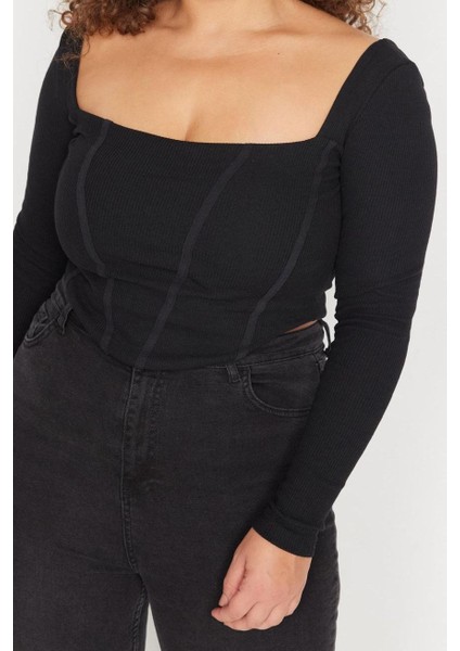 Kadın Moda Şık Büyük Beden Crop Kare Yaka Fitted Kalıp Örme Fittilli Biye Detaylı Bluz fiyatları