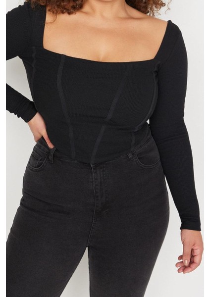 Kadın Moda Şık Büyük Beden Crop Kare Yaka Fitted Kalıp Örme Fittilli Biye Detaylı Bluz indirimleri