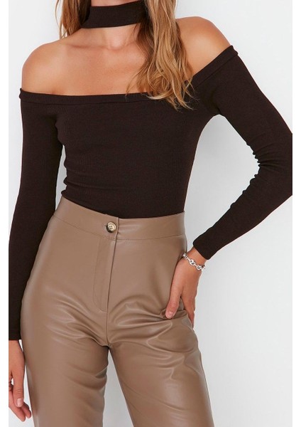 Kadın Crop Choker Yaka Slim Kalıp Örme Carmen Yaka Choker Detaylı Fitted Vücuda Oturan Fitilli Bluz fiyatları