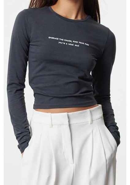 Kadın Moda Şık Üst Giyim Crop Bisiklet Yaka Slim Kalıp Örme Slogan Baskılı Vücuda Oturan Esnek Bluz modelleri