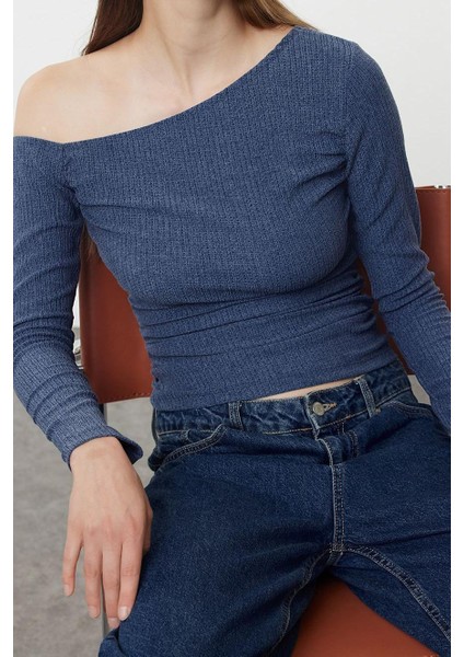 Stil Kadın Dokulu Asimetrik Büzgülü Vücuda Oturan Bluz Regular Örme Slim Kalıp