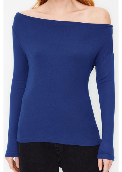 Kadın Şık Regular Kayık Yaka Düşük Kol Slim Kalıp Örme Yumuşak Kumaşlı Fitted Vücuda Oturan Bluz
