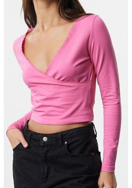 Kadın Moda Şık Crop Kruvaze Yaka Slim Kalıp Örme Derin Yaka Dantel Detaylı Kol Pamuklu Esnek Bluz modelleri