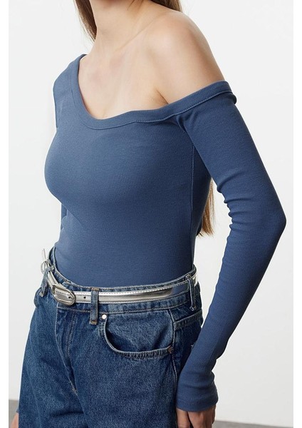 Kadın Regular Slim Kalıp Örme Fitted Vücuda Oturan Omzu Açık Fitilli Pamuklu Esnek Bluz