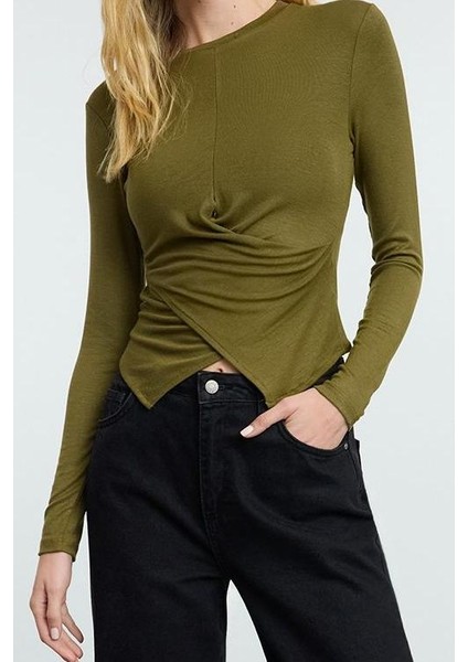 Stil Kadın Kruvaze Büzgü Drape Detaylı Vücuda Oturan Bluz Regular Örme Slim Kalıp Düşük Kol