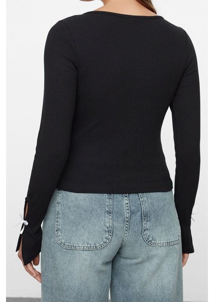 Stil Kadın Fiyonk ve Cut Out Detaylı Vücuda Oturan Bluz Örme Slim Kalıp