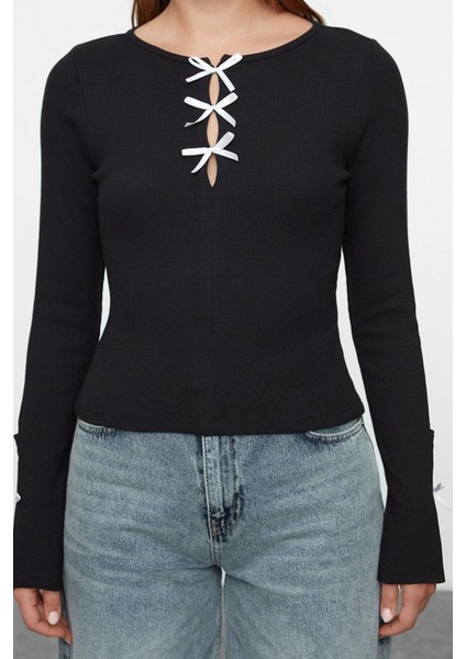 Stil Kadın Fiyonk ve Cut Out Detaylı Vücuda Oturan Bluz Örme Slim Kalıp modelleri