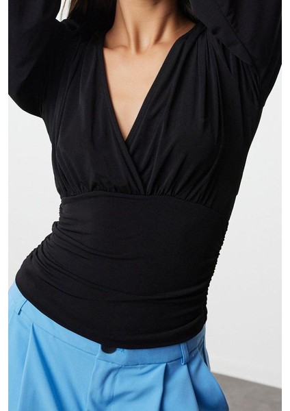 Kadın Moda Şık Regular Kruvaze Yaka Balon Kol Slim Kalıp Örme Büzgü Drape Detaylı Kollu Esnek Bluz fiyatları