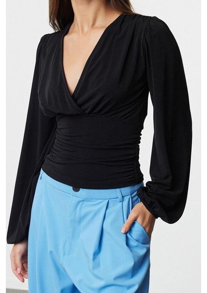 Kadın Moda Şık Regular Kruvaze Yaka Balon Kol Slim Kalıp Örme Büzgü Drape Detaylı Kollu Esnek Bluz modelleri
