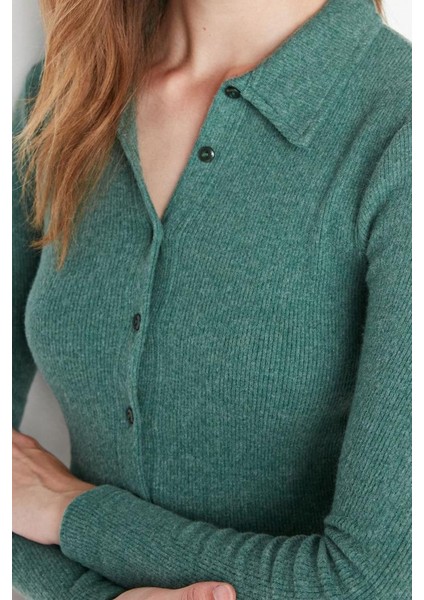 Stil Kadın Düğme Detaylı Vücuda Oturan Polo Yaka Fitilli Esnek Bluz Crop Örme Slim Kalıp fırsatları