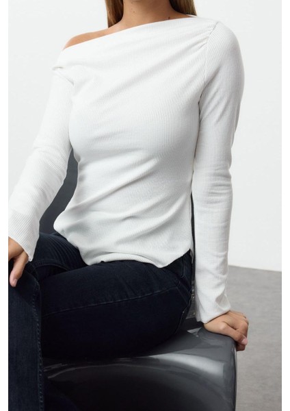 Kadın Moda Şık Üst Giyim Uzun Kayık Yaka Slim Kalıp Örme Drapeli Asimetrik Esnek Bluz fiyatları