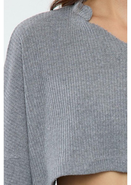 Kadın Moda Şık Üst Giyim Super Crop V Yaka Düşük Kol Relaxed Kalıp Örme Kol Triko Görünümlü Bluz fırsatları