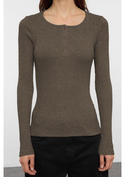 Kadın Moda Şık Regular Havuz Yaka Slim Kalıp Örme Çıtçıtlı Fitted Vücuda Oturan Fitilli Esnek Bluz