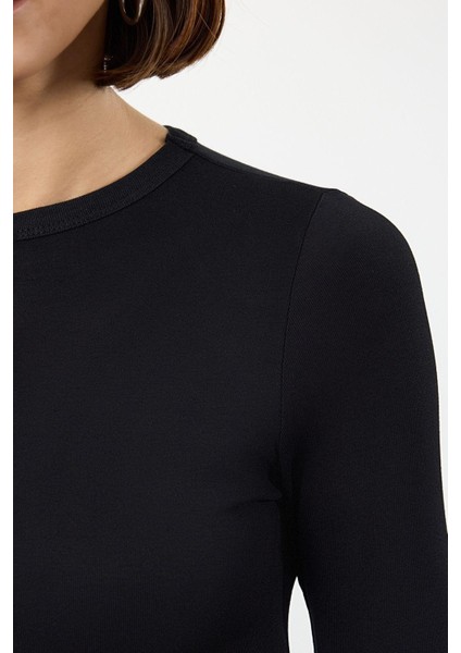 Kadın Moda Şık Crop Bisiklet Yaka Slim Kalıp Örme Siyah Viskoz Yumuşak Kumaşlı Fitted Esnek Bluz