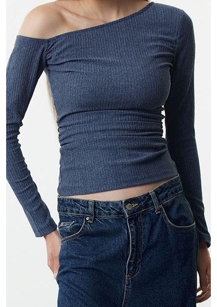 Kadın Regular Asimetrik Yaka Slim Kalıp Örme Dokulu Asimetrik Büzgülü Kayık Yaka Vücuda Oturan Bluz modelleri