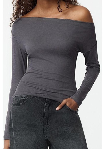 Stil Kadın Düz Yumuşak Kumaşlı Fitted Vücuda Oturan Bluz Regular Örme Slim Kalıp Düşük Kol
