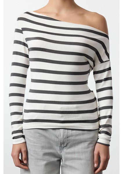 Stil Kadın Yumuşak Kumaşlı Fitted Vücuda Oturan Bluz Regular Örme Slim Kalıp Düşük Kol modelleri
