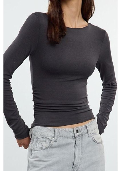 Stil Kadın Fitted Vücuda Oturan Büzgü Drape Detaylı Esnek Bluz Crop Örme Slim Kalıp Düşük Kol fiyatları