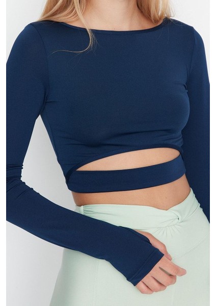 Kadın Crop Bisiklet Yaka Fitted Kalıp Örme Pencere Cut Out ve Baş Parmak Delik Detaylı Spor Üst Bluz modelleri