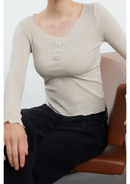 Stil Kadın Düğme Detaylı Vücuda Oturan Bluz Regular Örme Slim Kalıp